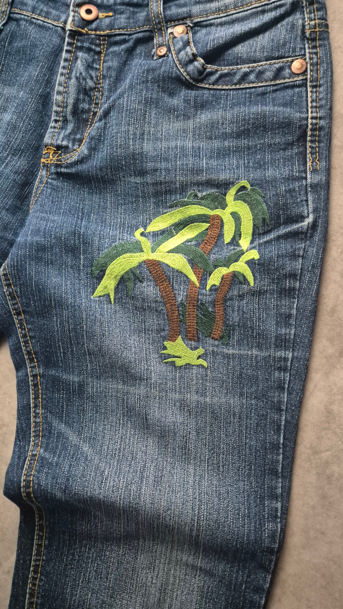 Y2K Jeans – Blumen & Palmen